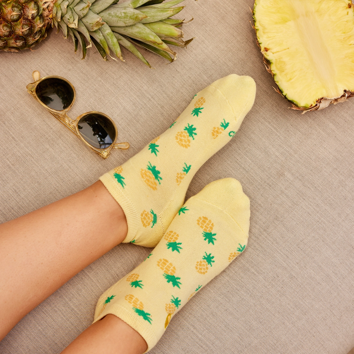 Ankle Socks That Provide Meals (Golden Pineapples)