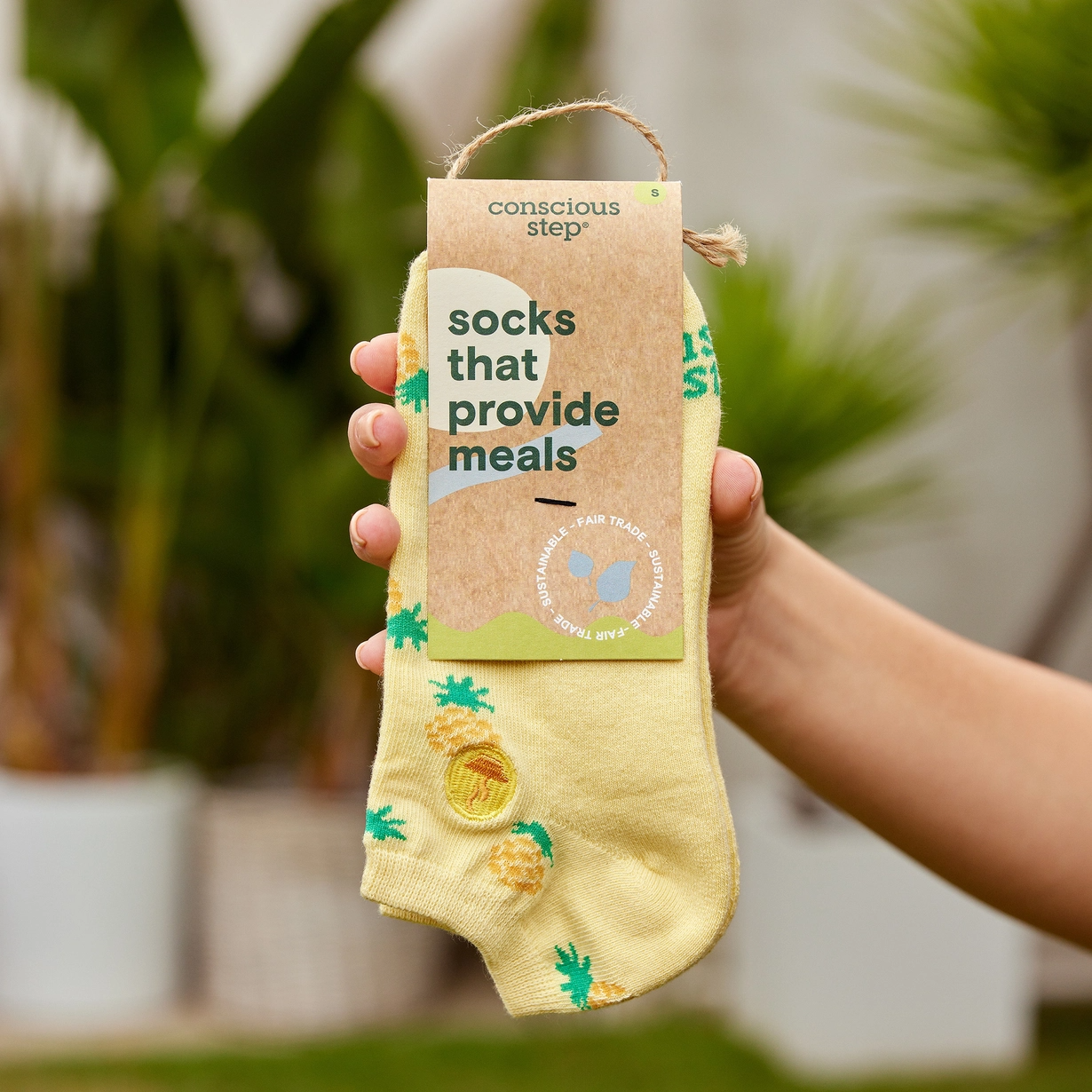 Ankle Socks That Provide Meals (Golden Pineapples)